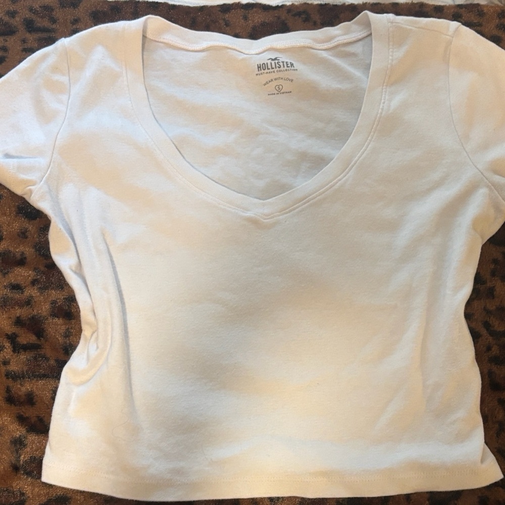 Hollister Women's White V-Neck Tee Cropped Top Style